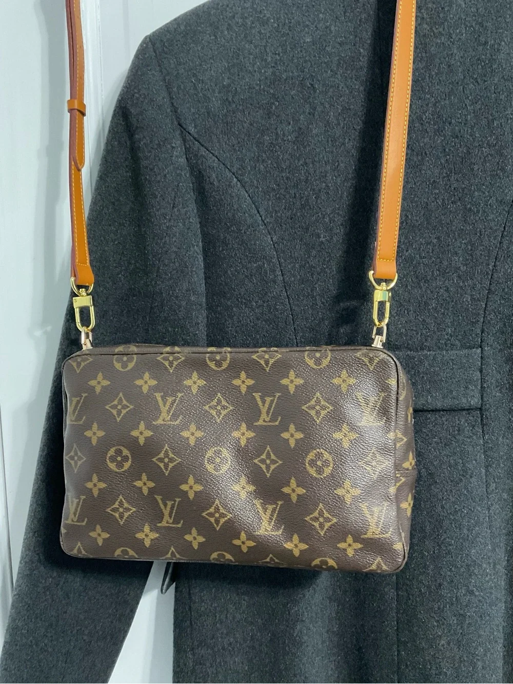 ✅LV TROUSSE 28 CLUTCH 862TH
AUTHENTIC LOUIS VUITTON - Picture 13 of 13
